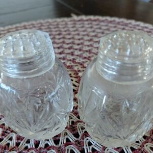 Vintage 1940s Pinwheel PatternClear Glass Salt and Pepper Shakers